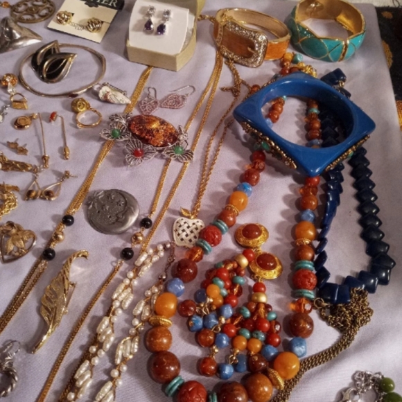 Vintage Jewelry Lot - Picture 4 of 12